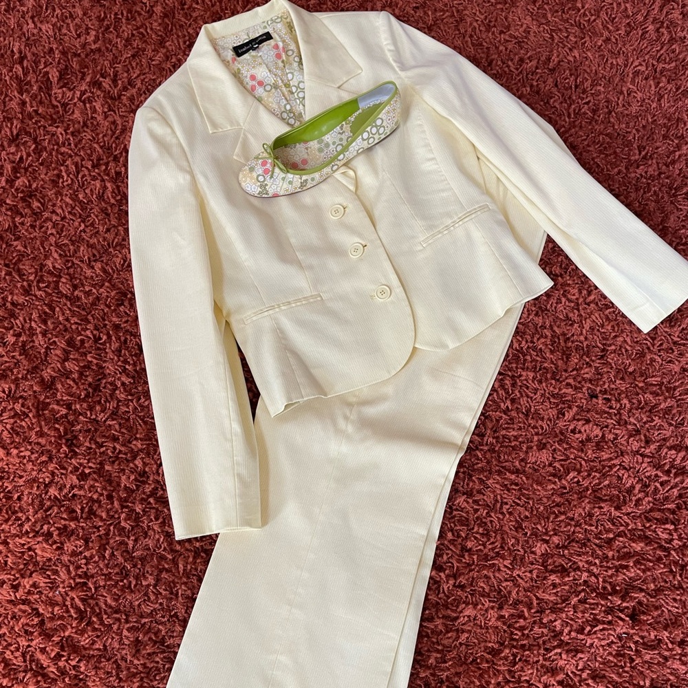 Yellow/White pinstripe Isabel & Nina pantsuit size 16